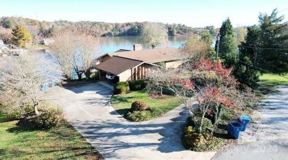 121 48th Avenue NE, Hickory