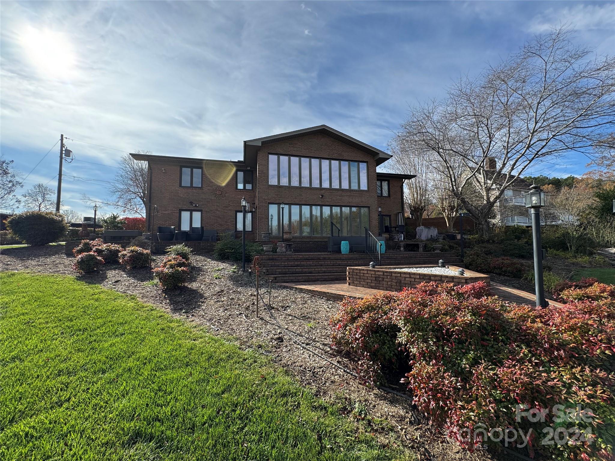 Photo 3 of 121 48th Avenue NE