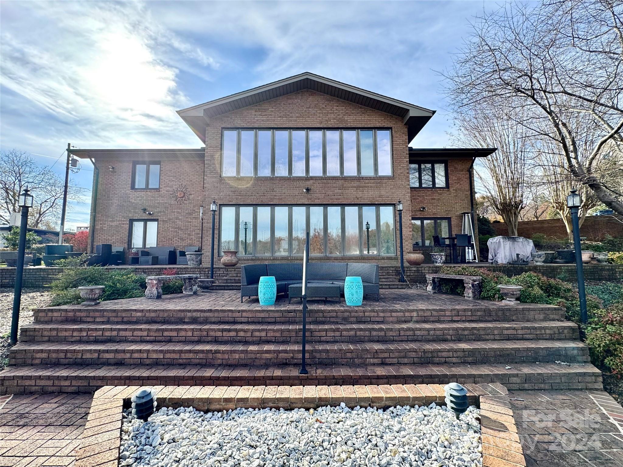 Photo 4 of 121 48th Avenue NE