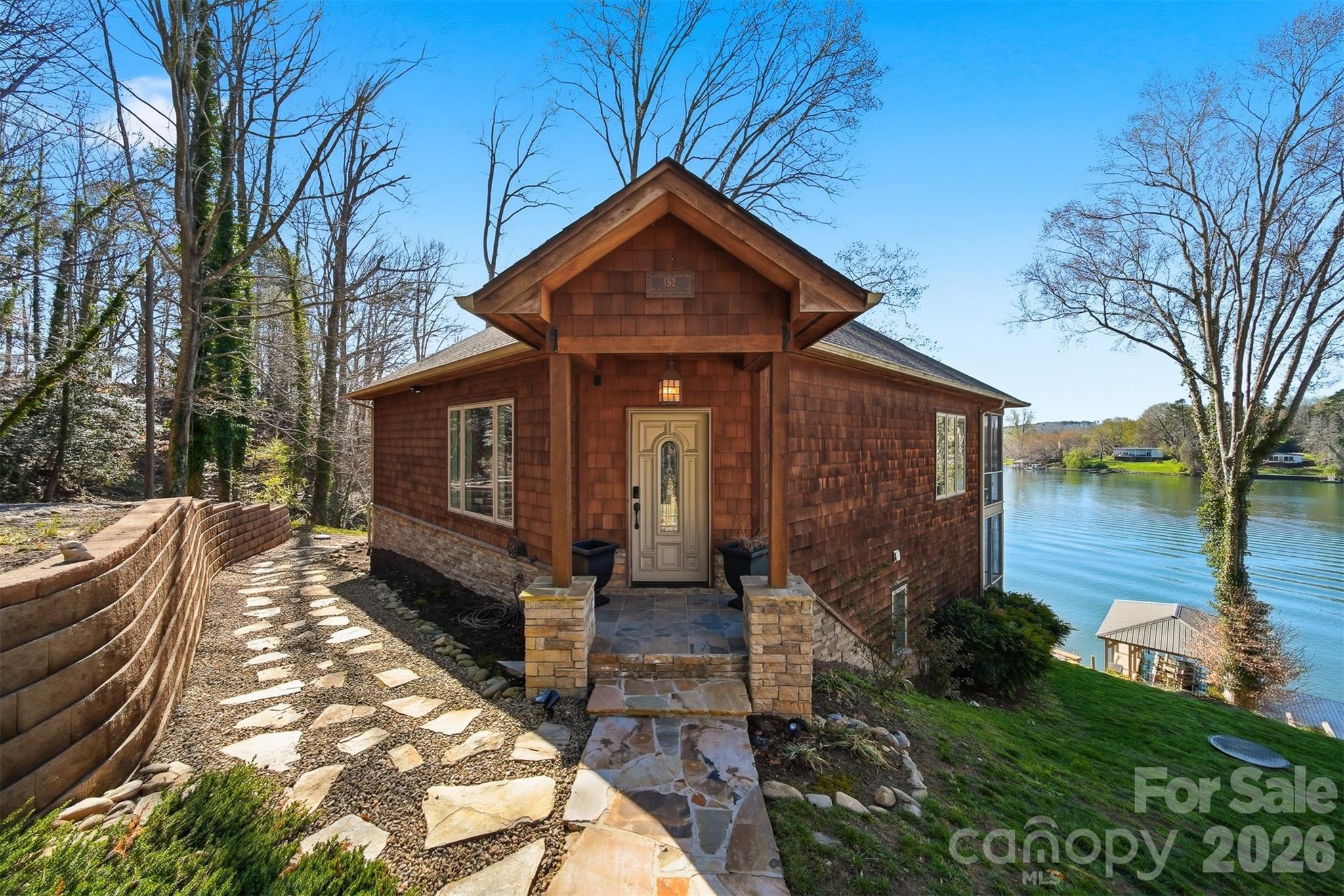 152 Bridge Pointe Lane, Hickory