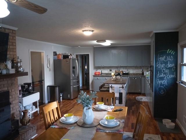 Photo 5 of 7066 Peyronel Street