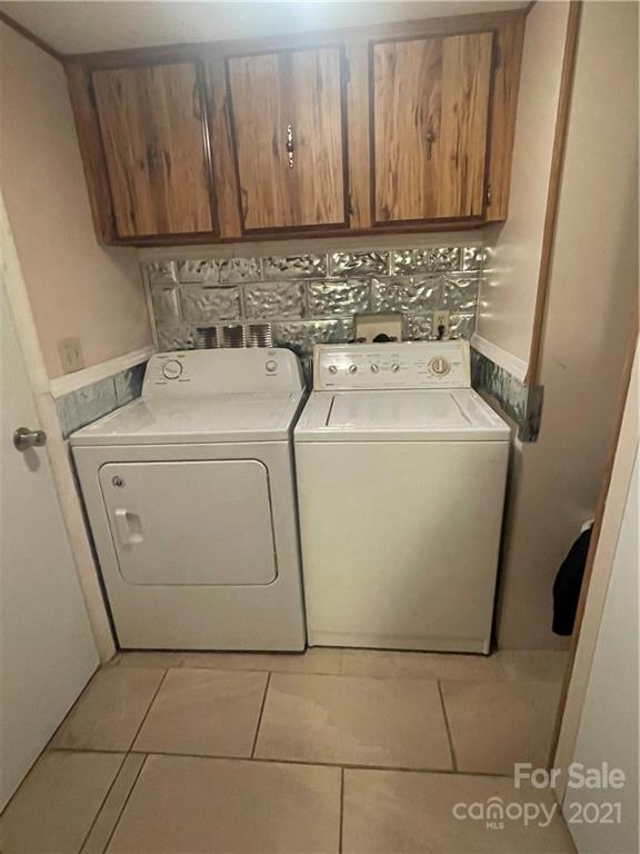 Photo 11 of 806 Woodlawn Road SW