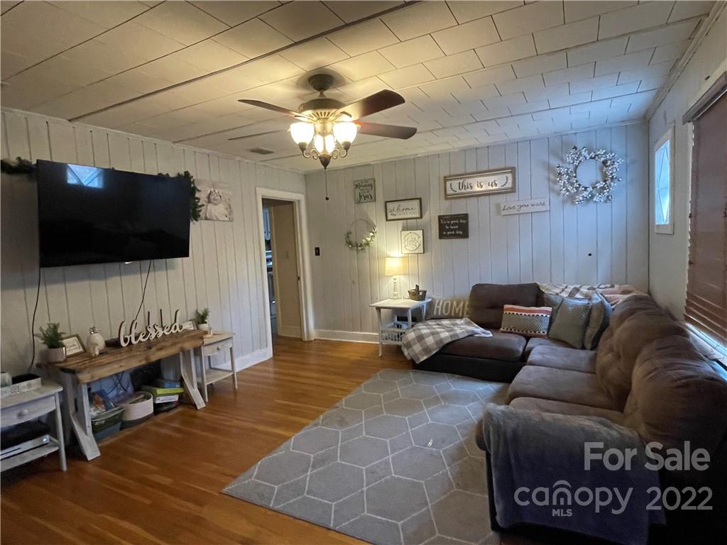 Photo 5 of 816 Bellview Avenue NE