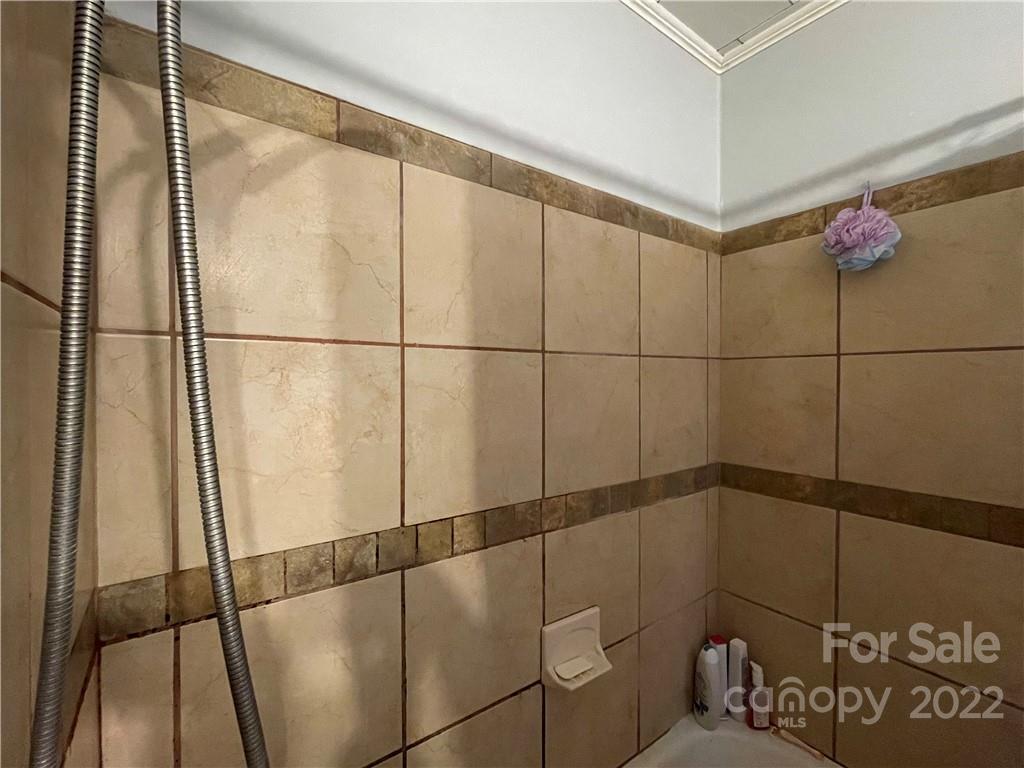Photo 18 of 816 Bellview Avenue NE