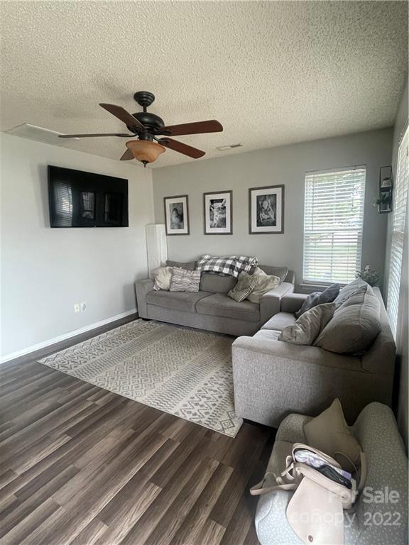 Photo 2 of 402 Trillium Court SW