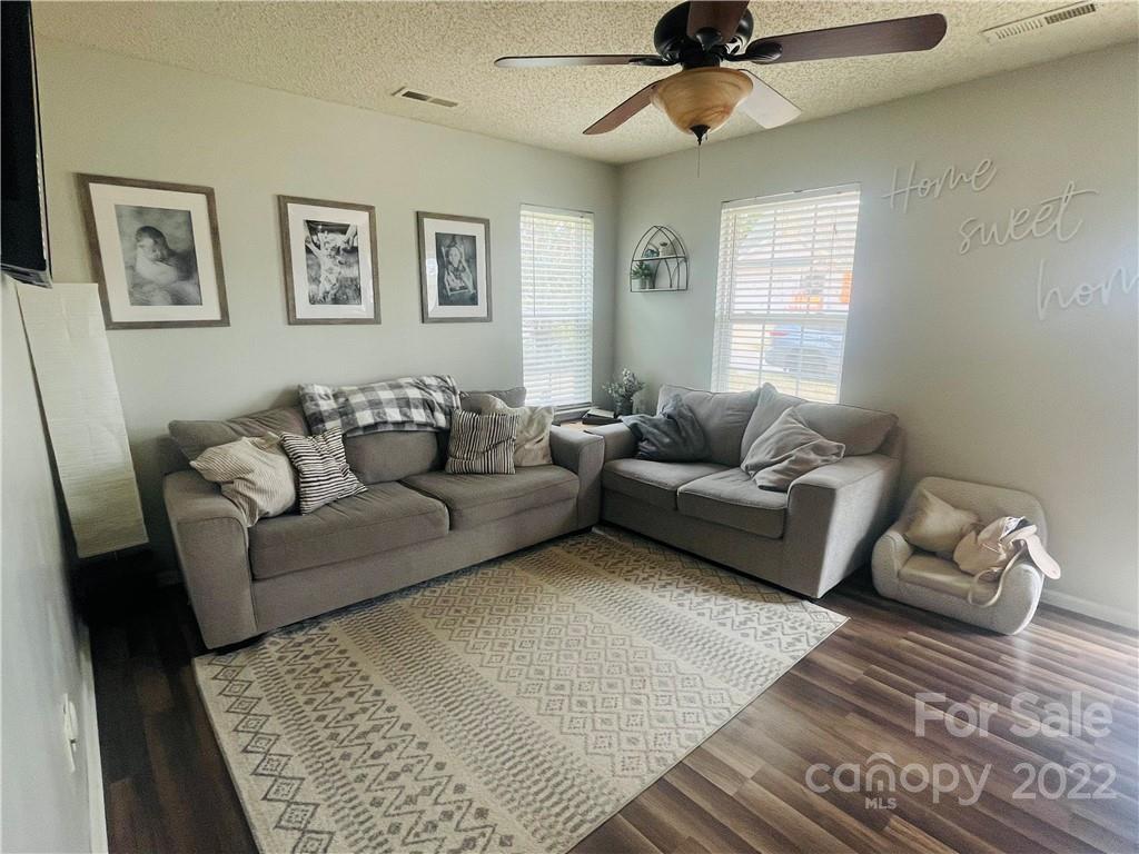 Photo 3 of 402 Trillium Court SW