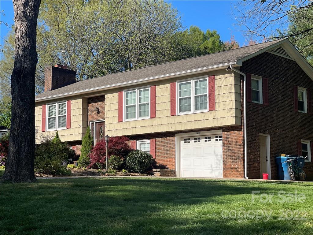 5037 Wallace Circle, Hickory